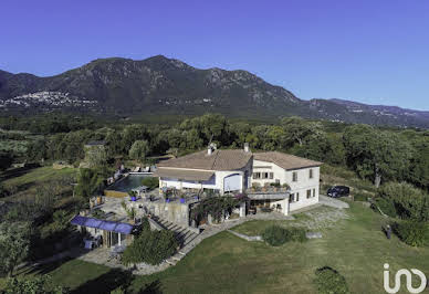 Maison avec piscine et terrasse 1