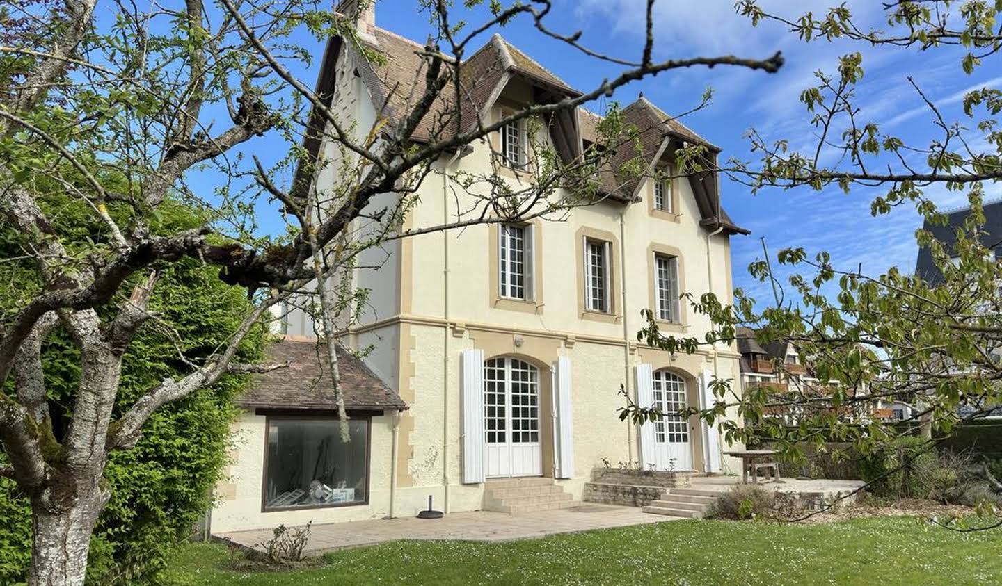 Seaside house and garden Deauville