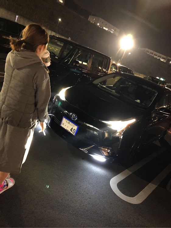 プリウスの納車・50プリウス・彼女の愛車とツーショットに関するカスタム事例の投稿画像1枚目