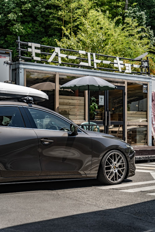 MAZDA3の夏っぽい写真展・モノトーントーキョー・ベイサイドビーチ坂・セダン育児・ベビーカー3人乗りに関するカスタム事例の投稿画像3枚目