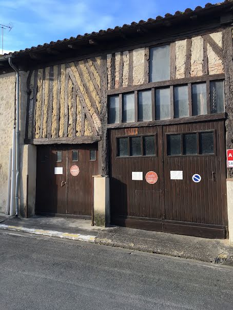 Vente parking 2 pièces 140 m² à Miramont-de-Guyenne (47800), 35 000 €