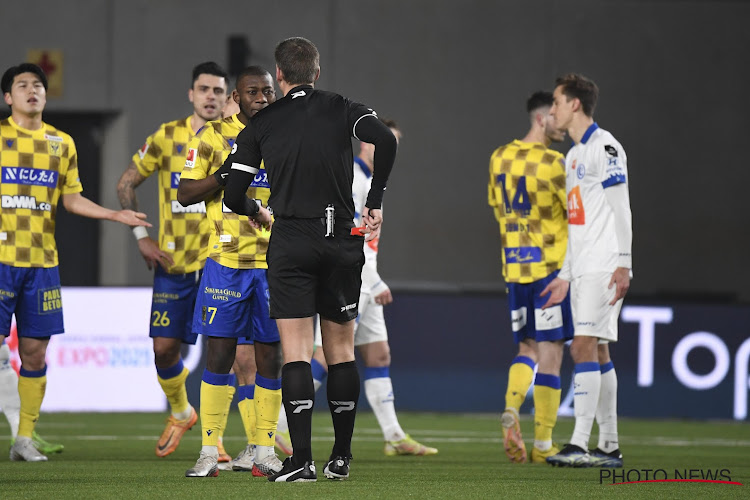 Ieder zo zijn idee over rood in STVV-Gent, Davy de Fauw hard voor refs: "Jullie maken voetbal kapot"