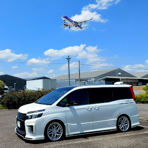 ヴォクシー ZRR80W