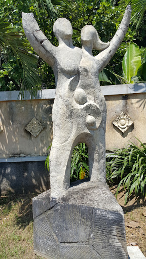 Statue Father, Mother & Son