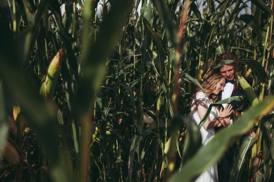 Fotógrafo de casamento Rafał Woźniak (youandi). Foto de 13 de fevereiro 2020