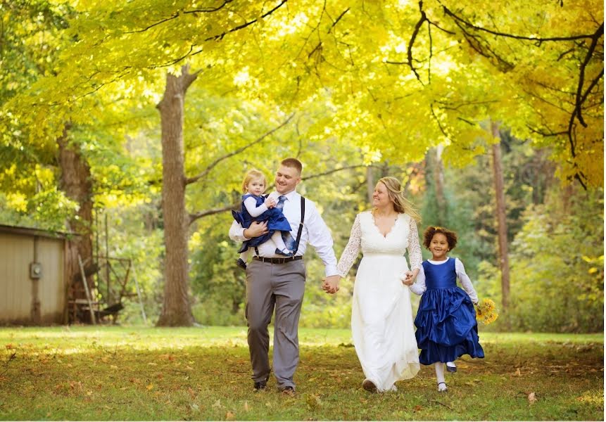 Fotografo di matrimoni Emily Combs (emilycombs). Foto del 8 settembre 2019