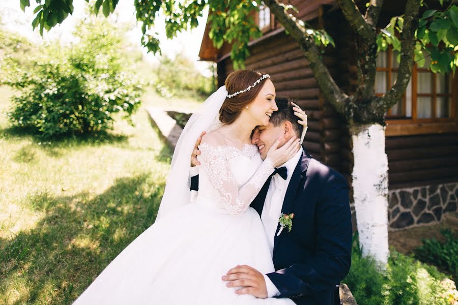 Fotógrafo de casamento Viktor Demin (victordyomin). Foto de 20 de agosto 2015