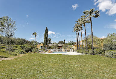 Propriété avec piscine et jardin 5