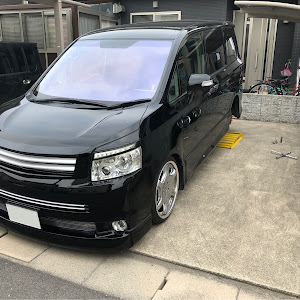 ヴォクシー ZRR70W