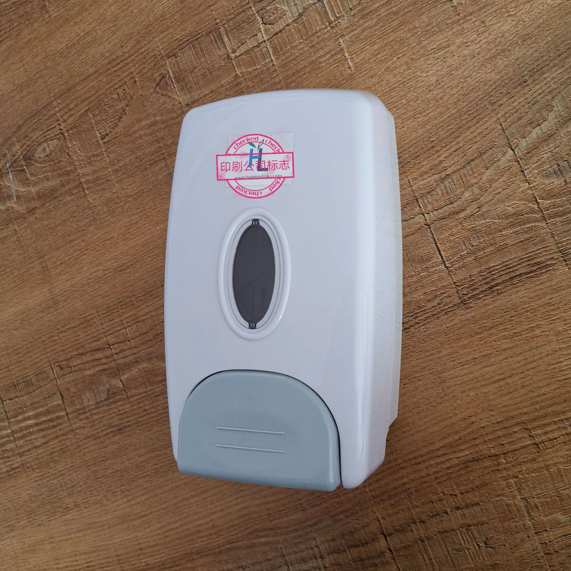 Title 7, Wandgemonteerde handontsmettingsmiddeldispenser...
