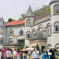 大黑松小倆口 - 埔里元首館