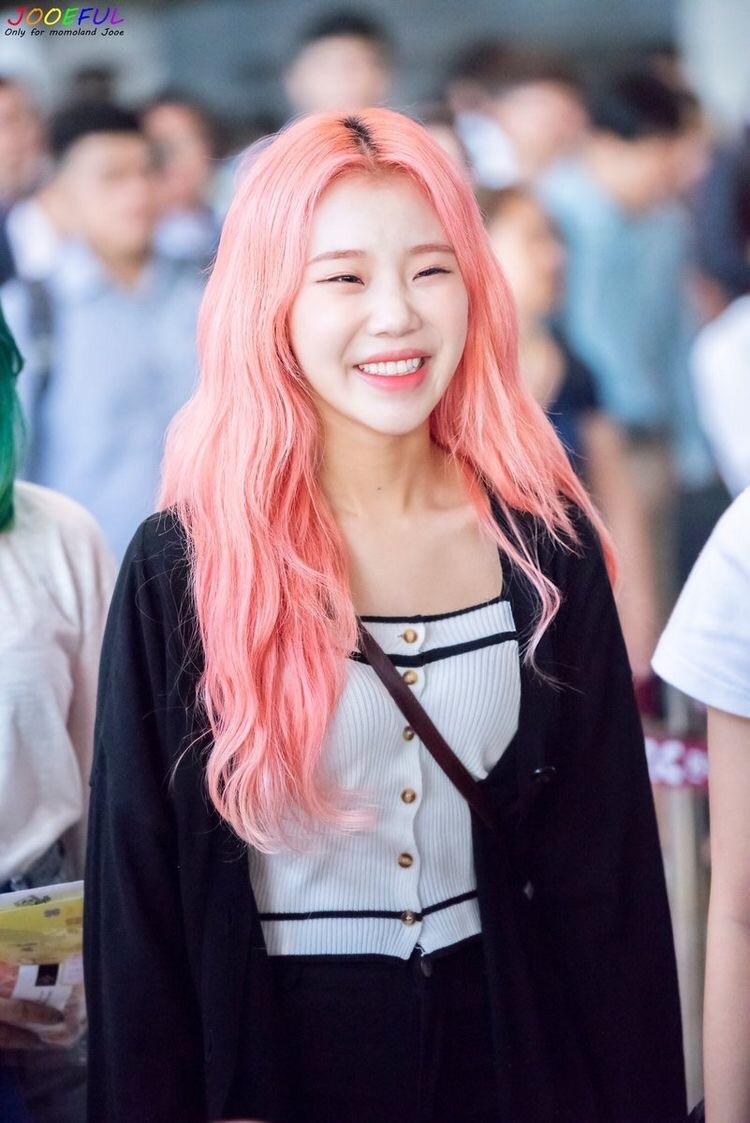 Recent Photos of Momoland's JooE Has Fans Calling Her The New Face Of