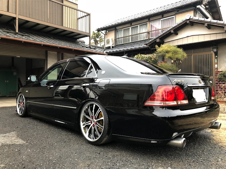 クラウンアスリートの洗車・サイドビュー・スニーカーに関するカスタム事例の投稿画像3枚目