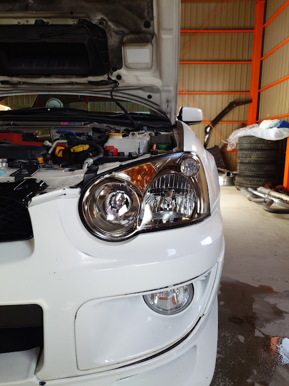 インプレッサ WRXの涙目インプ・GDBインプレッサ・涙目インプレッサ・ヘッドライトクリア塗装・ヘッドライトの黄ばみ取りに関するカスタム事例の投稿画像2枚目