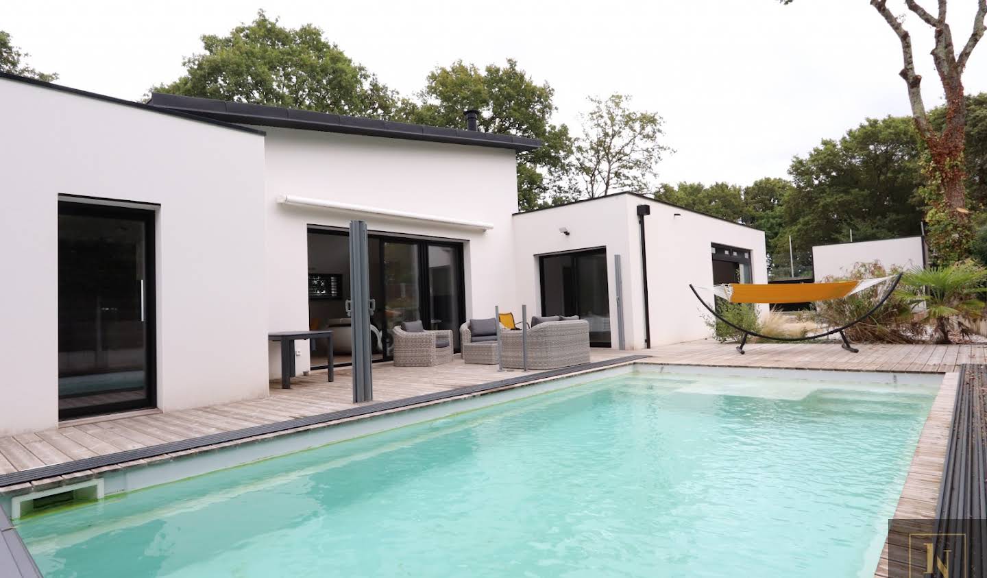 Maison avec piscine et terrasse Saint-Lyphard