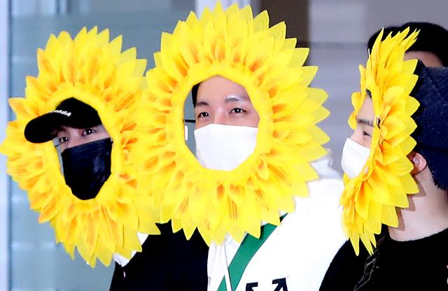 BTS J-Hope Has People Scratching Their Heads With His Airport