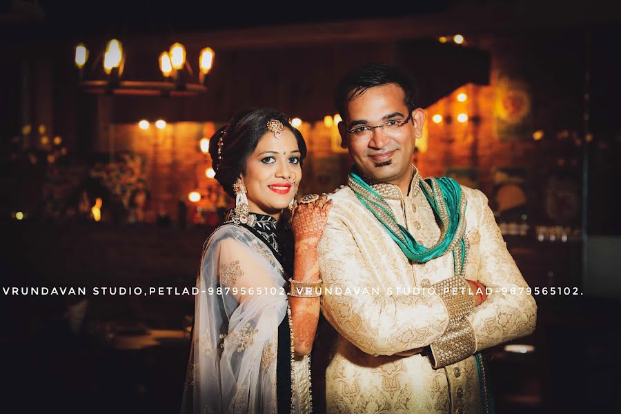 Wedding photographer Niket Trviedi (vrundavanstudio). Photo of 9 December 2020