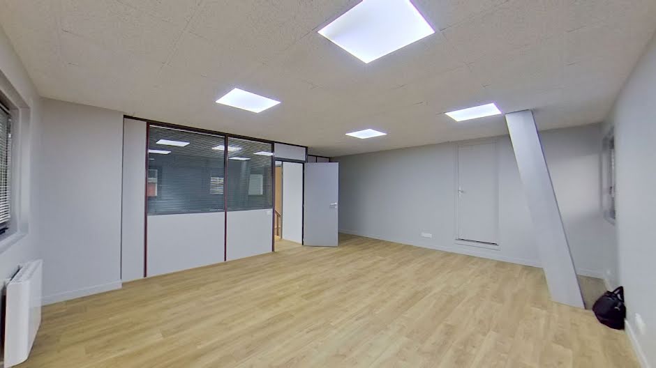 Location  locaux professionnels 4 pièces 30 m² à Domont (95330), 950 €