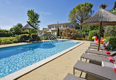 Villa with pool and garden 2