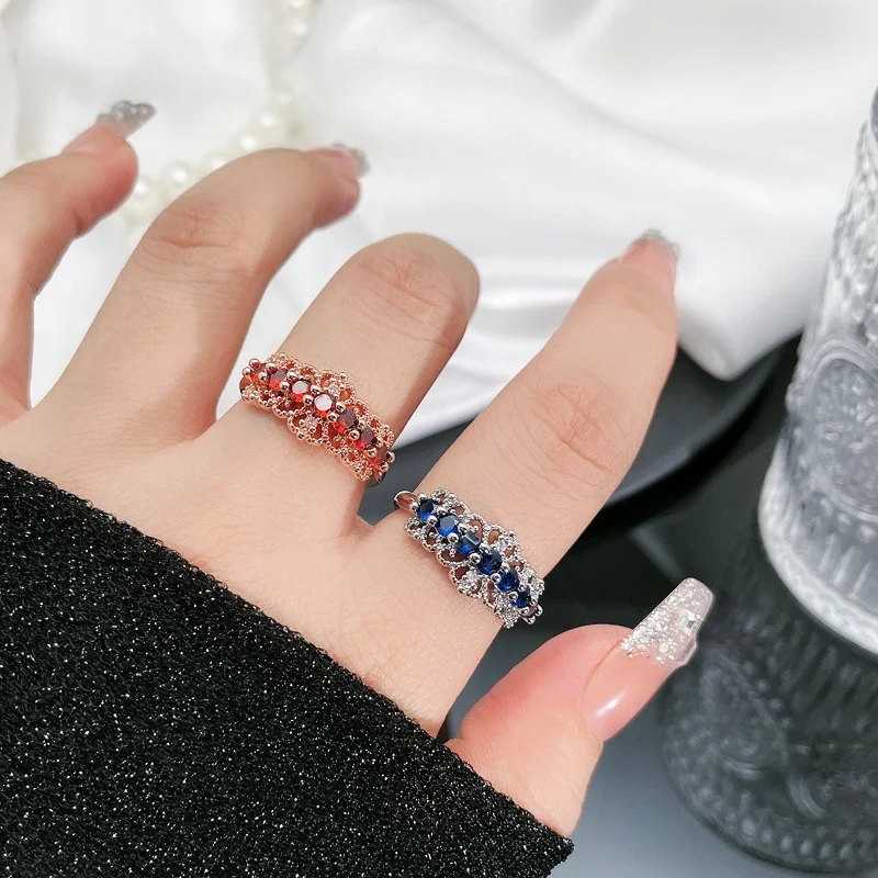 Title 9, Anillo Retro Gang Drill con Gemas de Colores Mo...