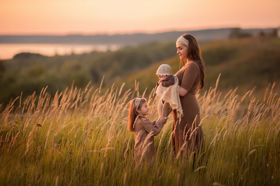 Wedding photographer Elena Usova (malena-usova). Photo of 22 March 2022