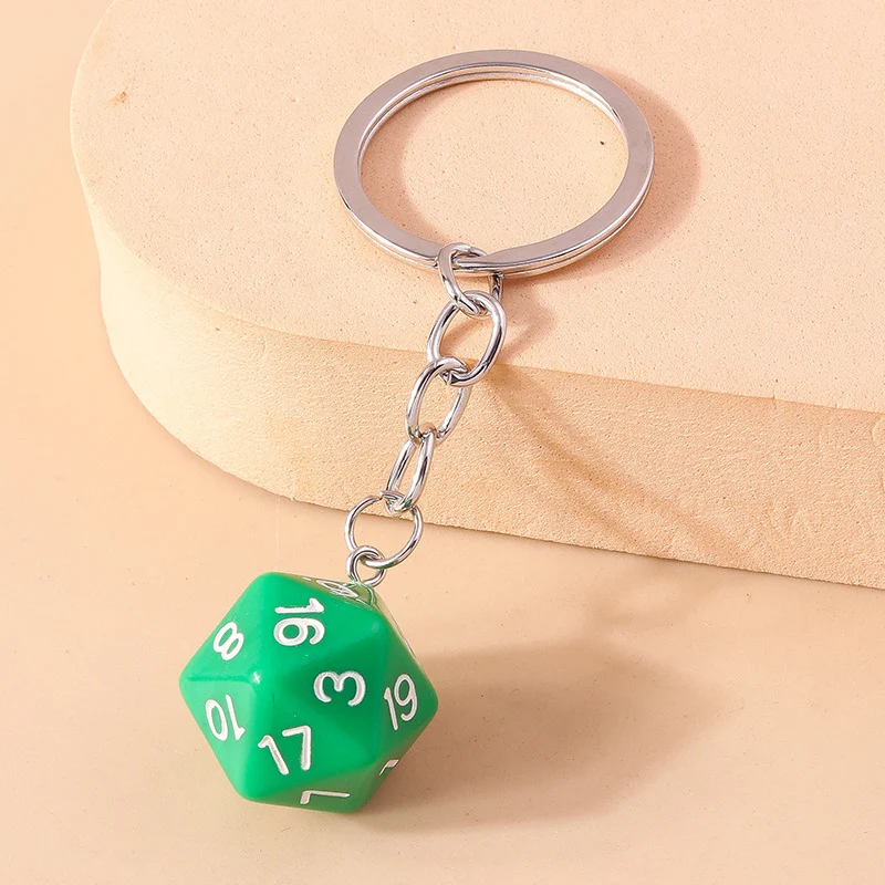 Chaveiro pingente divertido de dados coloridos para homens, um acessório estiloso e único para amantes de jogos e presentes.