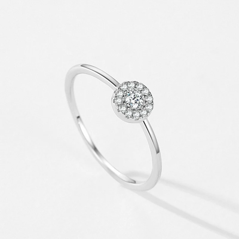 S925 Sterling Silver Jednostavan Okrugli Mikro Cirkon Prsten. Diskretan i elegantan nakit, idealan za svakodnevno nošenje i suptilan sjaj.