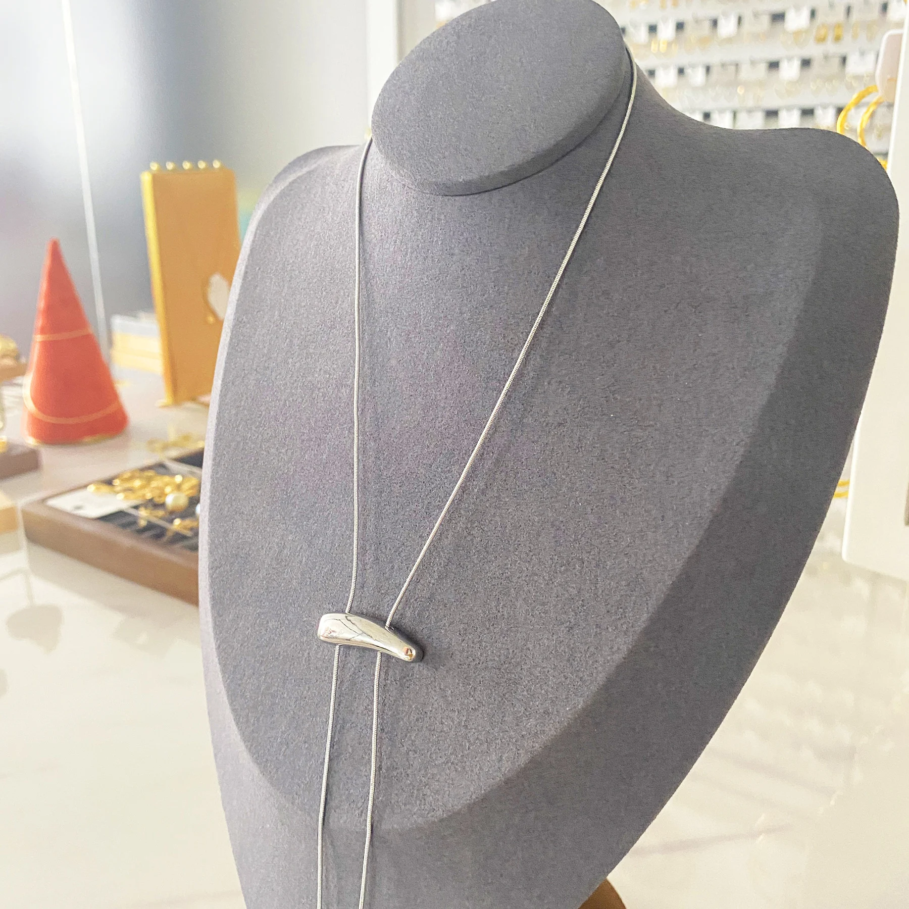 Title 7, Elegante Collar de Diseño Especial para Mujer D...