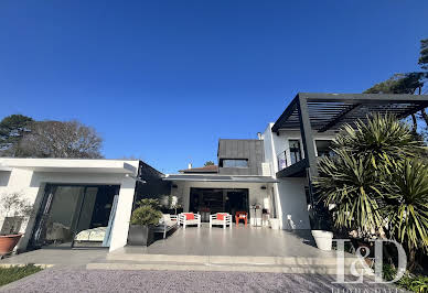 Maison avec piscine et jardin 20