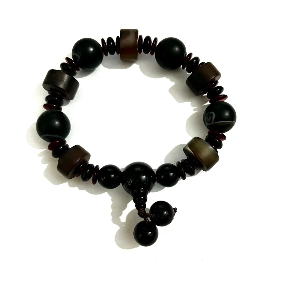 Men's Agate Hand String Bracelet with Buddha Head, a stylish and protective natural gemstone accessory.