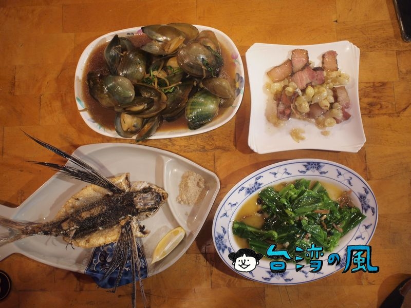 啦外小吃 花蓮の東大門夜市で原住民料理 トビウオの塩焼きを食べたよ 台湾の風