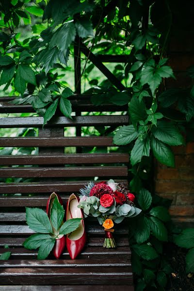 Fotógrafo de casamento Valentina Bogomolova (weddingday-2016). Foto de 6 de julho 2017