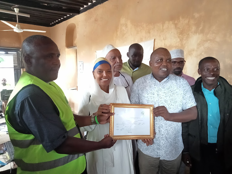 Umra Omar and his running mate Julius Ndegwa receive their clearance certificate from IEBC in Lamu on Tuesday