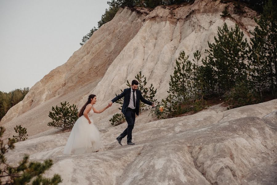 Fotógrafo de casamento Csaba Ihász (findyourmoment). Foto de 3 de fevereiro 2021