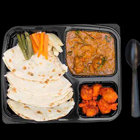 2 Naan, Hyderabadi Boneless Chicken Gravy & Popcorn Kebab