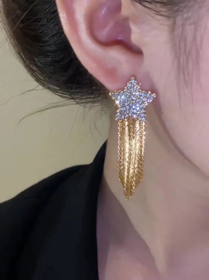 Strass Pentagram Tassel Oorbellen, perfect voor een gothic look. Verhoog je stijl met deze opvallende oorbellen, vol glans en elegantie.