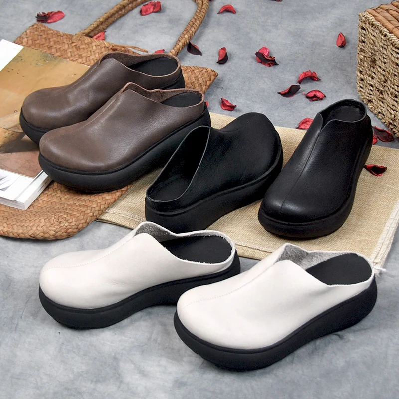 Sandales à plateforme rétro pour femmes en cuir, à talons hauts. Élégance et confort assurés pour un look tendance et féminin.
