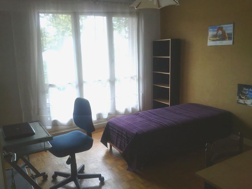 Location meublée chambre 1 pièce 14 m² à Chambery (73000), 390 €