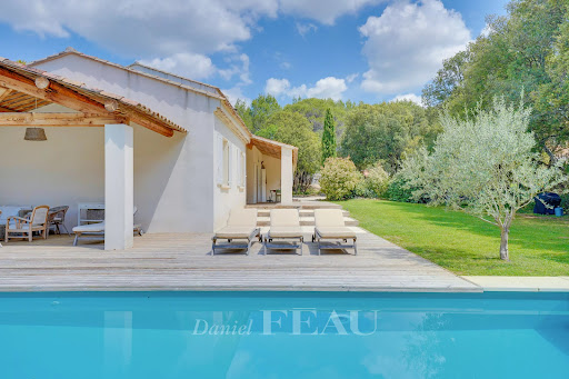 House with pool 1
