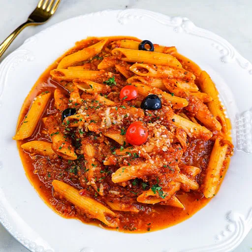 Penne Red Sauce Pasta With Garlic Bread