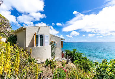 Villa avec piscine et terrasse 2