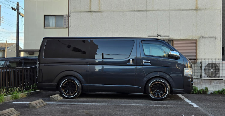 レジアスエースバンのサイドデカールに関するカスタム事例の投稿画像1枚目