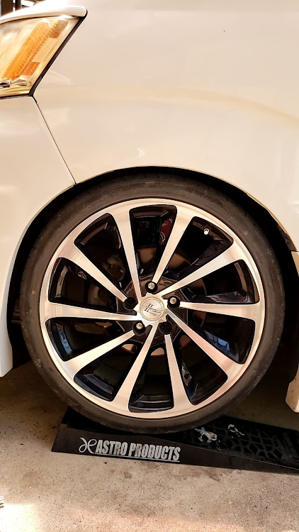 レガシィツーリングワゴンの10系アルファード・車高調交換・TEIN車高調・DIY・依頼作業に関するカスタム事例の投稿画像5枚目