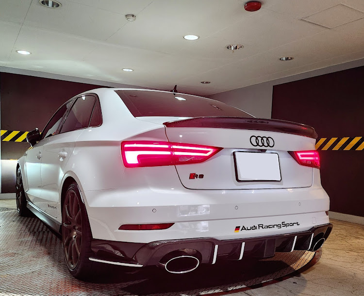 RS3 セダンのアウディ・Audi・バックショット・マフラーに関するカスタム事例の投稿画像1枚目