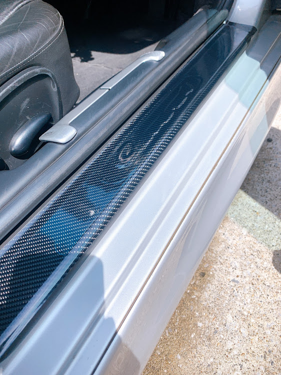 911 クーペのカーボンテープ・ステップ部分・遊びごごろに関するカスタム事例の投稿画像2枚目