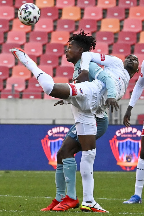 Kwame Peprah of Orlando Pirates and Sandile Mthethwa of Chippa Unitedduring the DStv Premiership 2021/22 game between Chippa United and Orlando Pirates at Nelson Mandela Bay Stadium in Gqeberha on 18 September 2021.