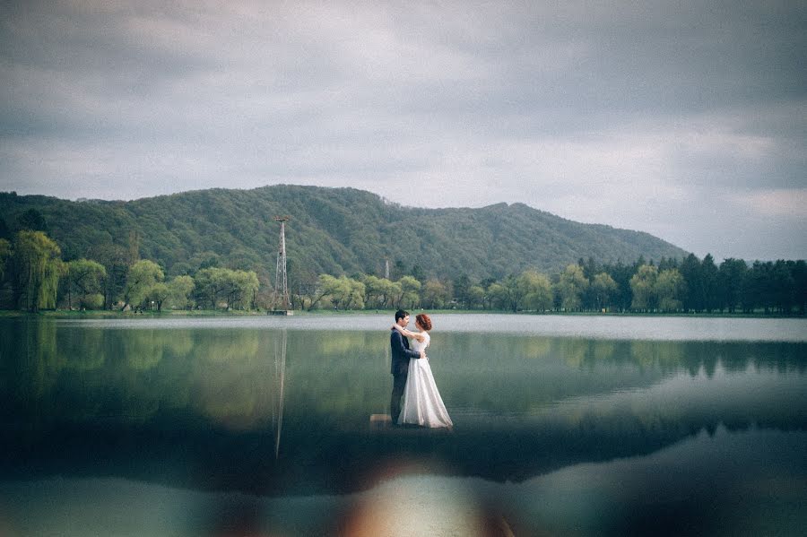 Fotógrafo de casamento Maks Kerzhencev (maxkerzh). Foto de 5 de maio 2015