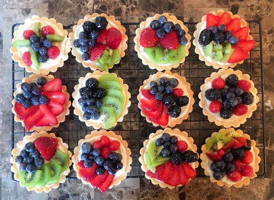 fruit-tart for cheap wedding dessert option