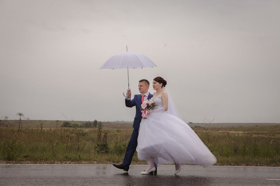 Wedding photographer Valentina Baturina (valentinalucky). Photo of 10 July 2015