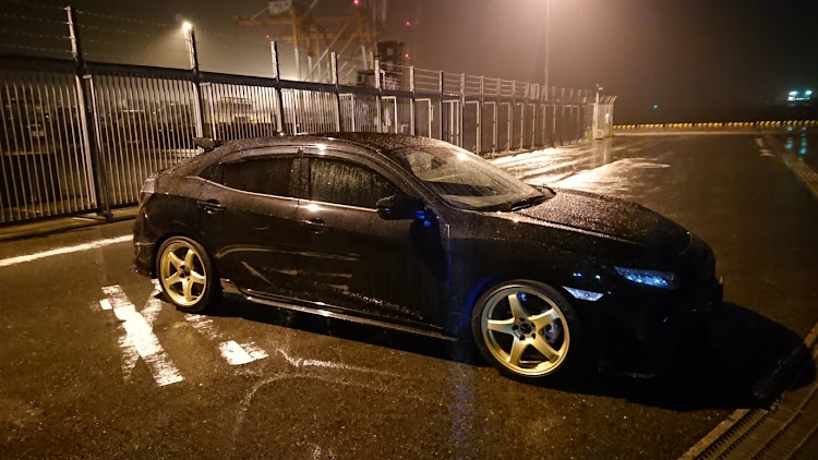シビック(欧州HB)のfk7・霞チューン・綺麗な埠頭に関するカスタム事例の投稿画像1枚目